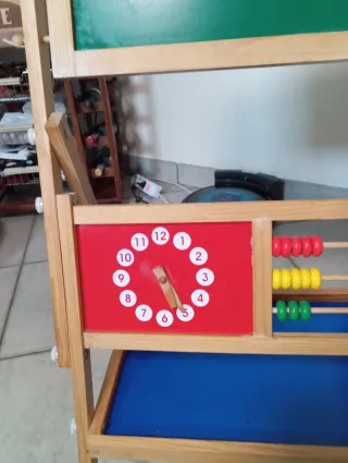 Lavagna gioco per bambini con abaco e orologio