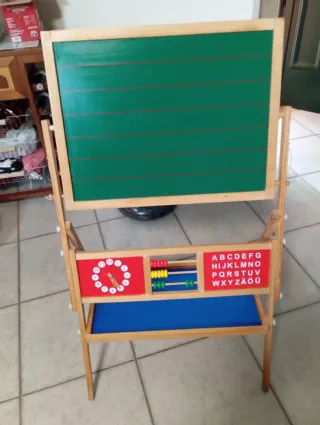 Lavagna gioco per bambini con abaco e orologio