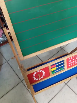 Lavagna gioco per bambini con abaco e orologio
