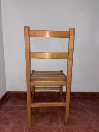 Sillas de madera maciza resistentes