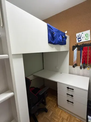Cama alta Ikea con armario y escritorio