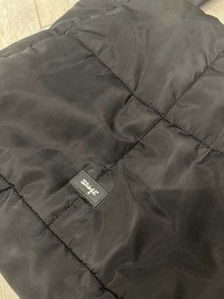 Bolso negro acolchado