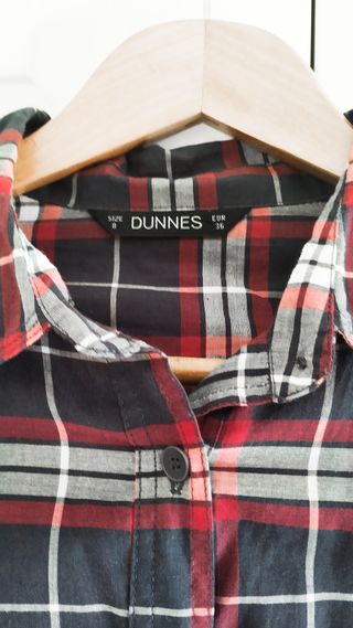 Camisa de cuadros negra y roja