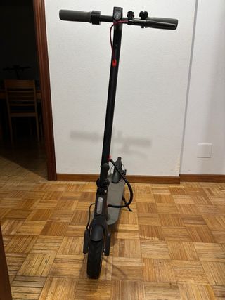 Patinete eléctrico negro