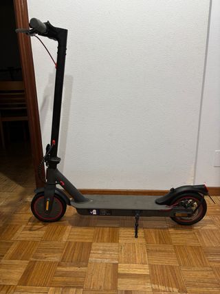 Patinete eléctrico negro