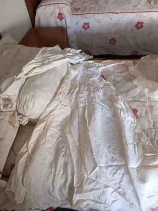 Ropa de comunión antigua.SOLO HASTA EL 3/03.