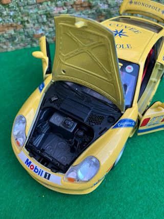 Porsche 911 Carrera (1997) – Bburago – Escala 1:18