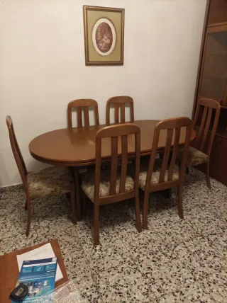 Mesa comedor madera extensible y 6 sillas.
