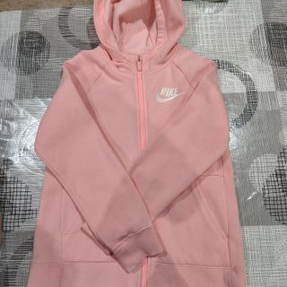 Chaqueta deportiva Nike rosa con capucha