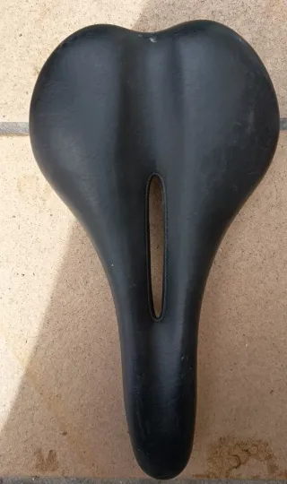 Sillín de bicicleta negro