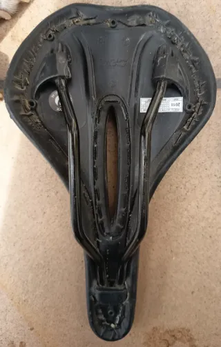 Sillín de bicicleta negro