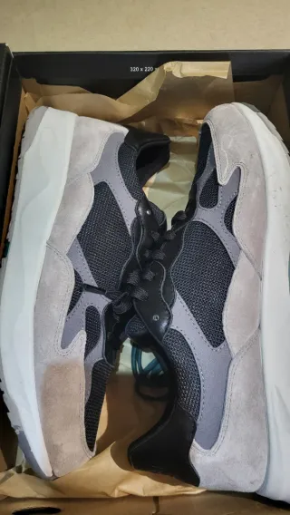 Zuma Clae Quiet Grey Black Sneakers