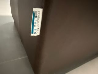 Sofá esquinero beige y marrón