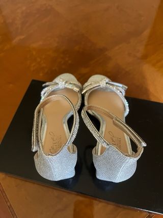 Sandalias Jewel Badgley Mischka Plata Tacon Medio