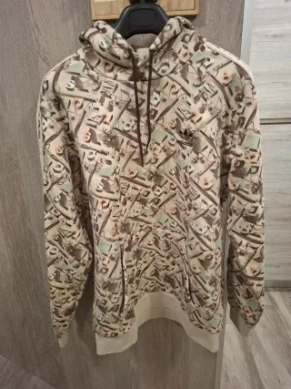 Sudadera Adidas con capucha y estampado