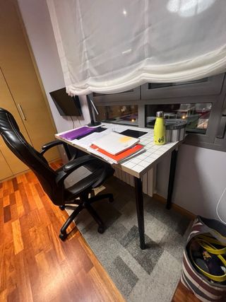 Habitación juvenil madera gris