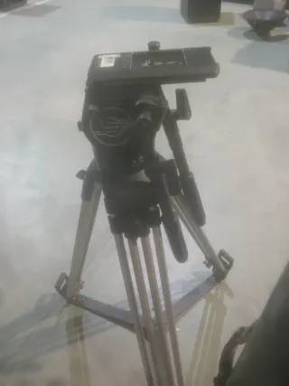 Trípode Sachtler 18 II