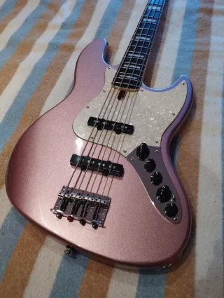 Bajo eléctrico Sire Marcus Miller V7 4 cuerdas