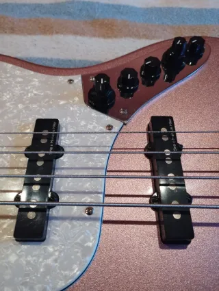 Bajo eléctrico Sire Marcus Miller V7 4 cuerdas