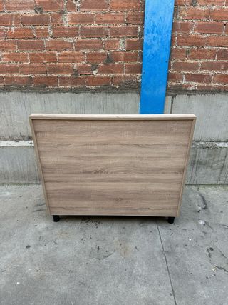 Sofá madera y polipiel negro