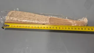 Abanico de encaje beige y madera