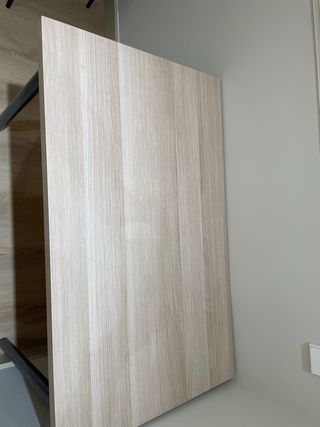 Tavolo da scrivania Ikea in legno con gambe metalliche