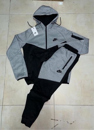 Conjunto deportivo Nike gris y negro