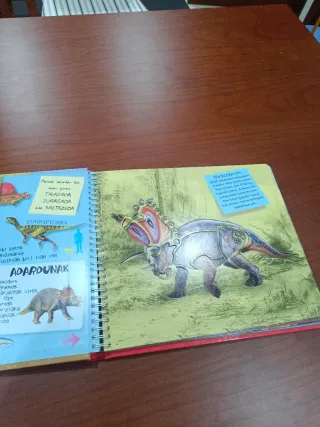 Dinosauroak 5 marrazteko txantiloi barrualdean
