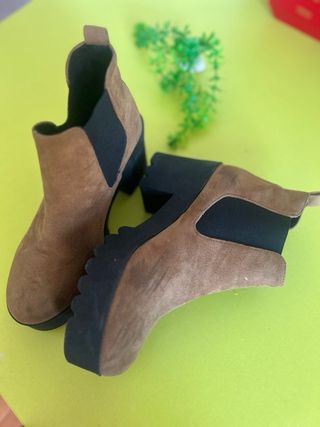 Botines Chelsea Camel