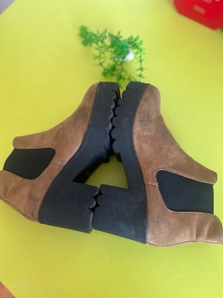 Botines Chelsea Camel