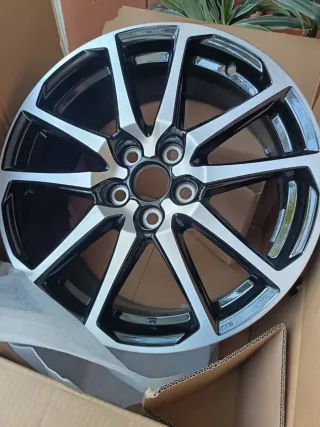 Llantas toyota Yaris originales 18"
