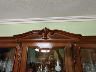 Vitrina Nogal 3 Cuerpos Cristal con 8 cajones