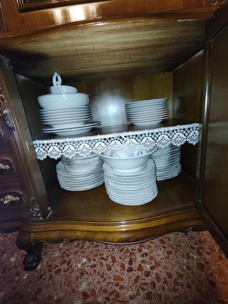 Vitrina Nogal 3 Cuerpos Cristal con 8 cajones