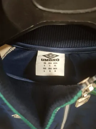 Chaqueta deportiva Umbro Beige y Azul