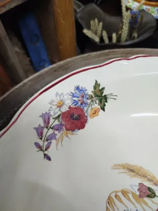 Plato antiguo grande de porcelana con flores