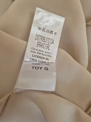 Vestido creme elegante com cinto Toy G