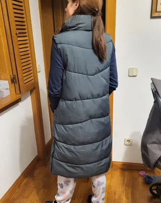 Chaleco, abrigo largo,  tipo plumas sin mangas