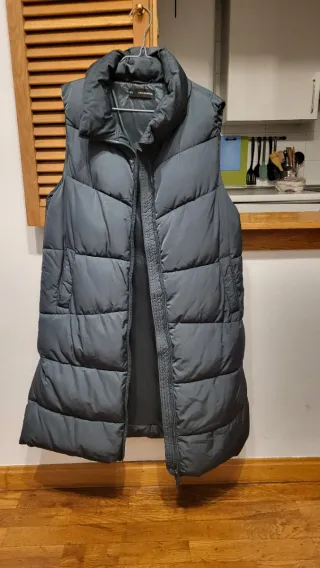 Chaleco, abrigo largo,  tipo plumas sin mangas