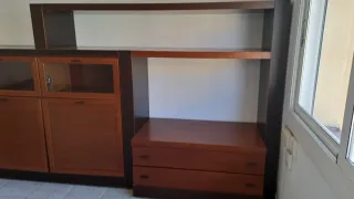 Mueble salón madera y cristal