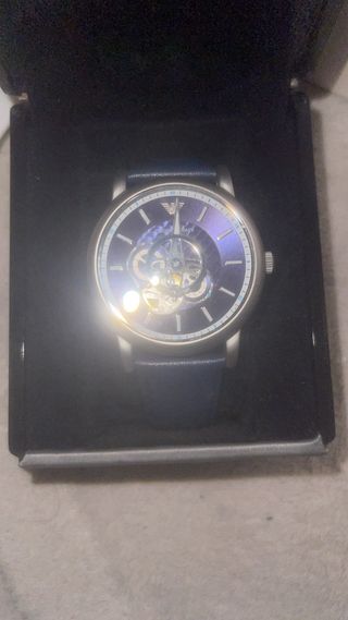 Reloj Armani Correa Cuero Azul mecanismo
