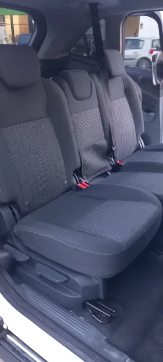 Ford Grand C-MAX 2011