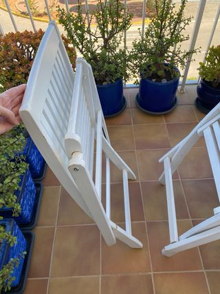 Mesa oval extensible y 4 Sillas de madera de teca