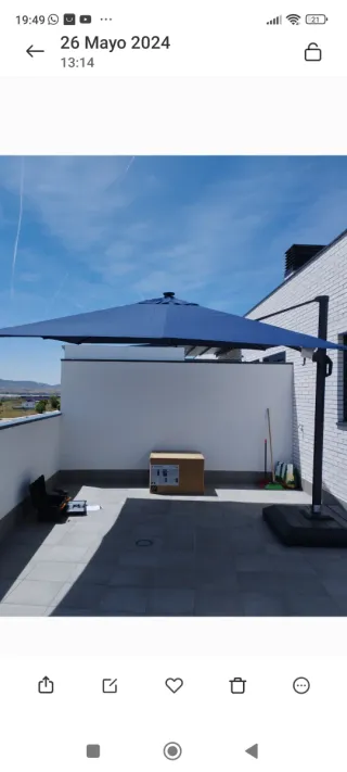 Parasol azul con pie de 100kg