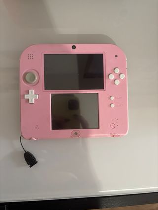 Nintendo 2DS Rosa + juego Tomodachi Life incluido.