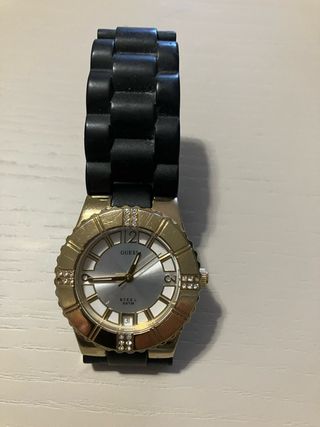 Reloj Guess Mujer Negro y Dorado