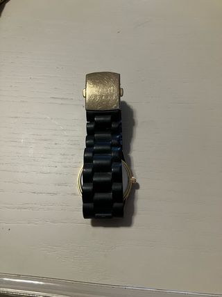 Reloj Guess Mujer Negro y Dorado
