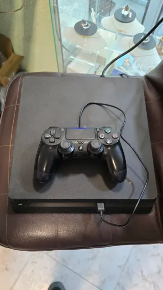 Consola PS4 Slim 1TB con Mando Negro