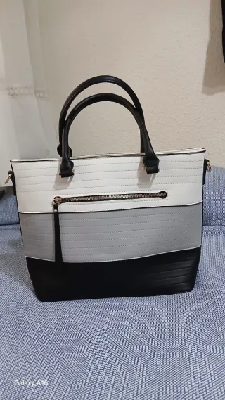 Bolso de mano tricolor