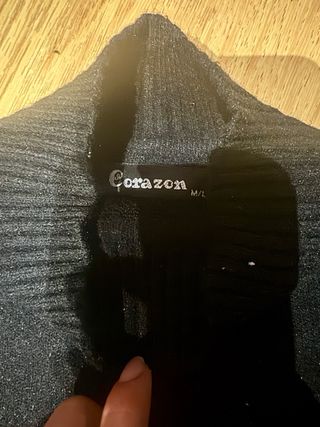 Camiseta negra cuello alto