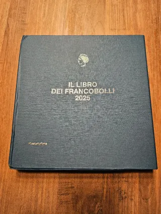 Libro dei Francobolli d'Italia 2025